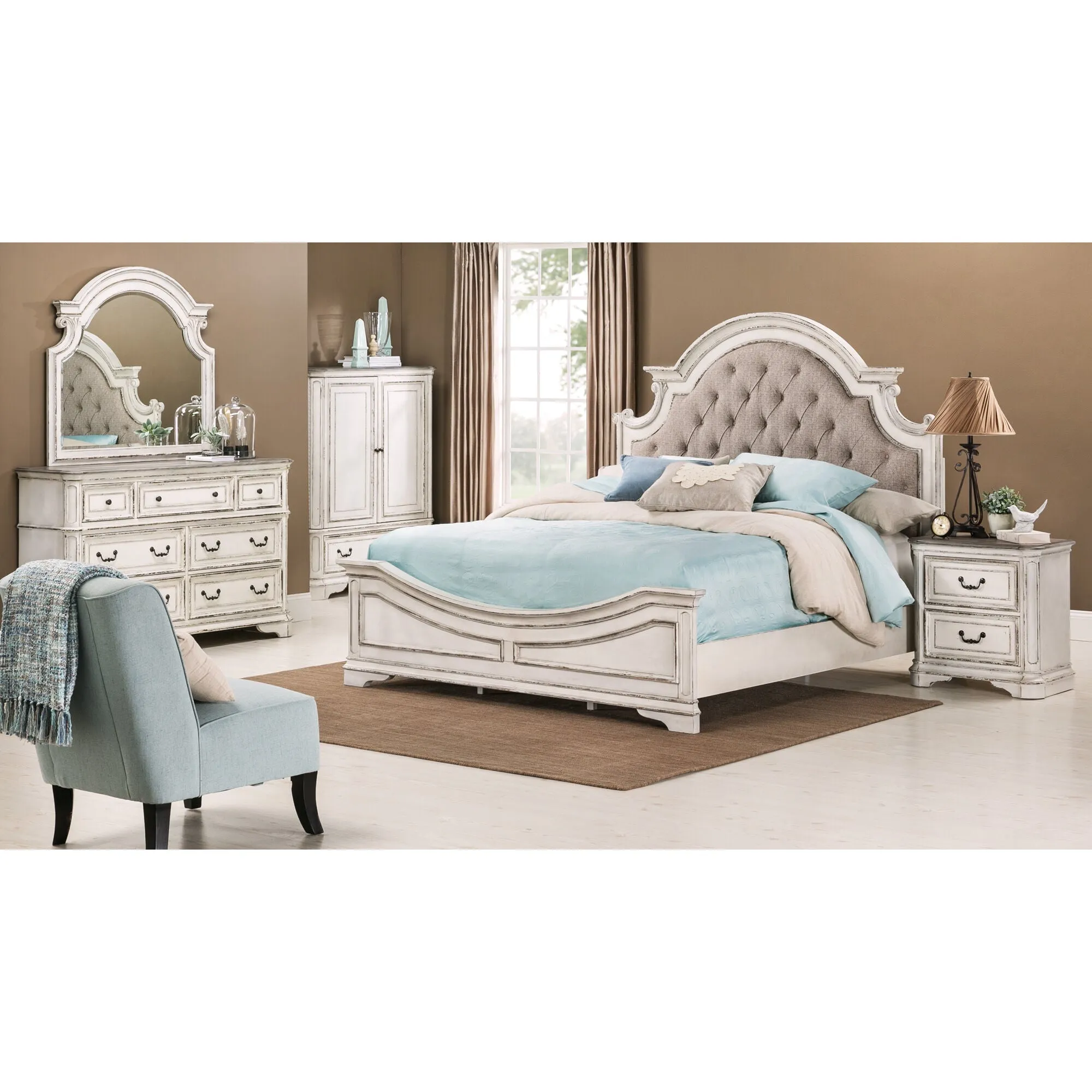 Magnolia Manor Upholstered 4 Piece Room Group