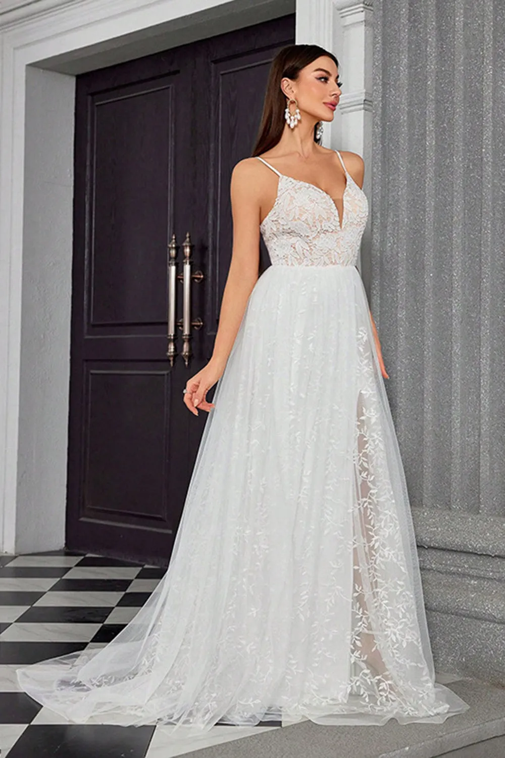 White A Line V Neck Tulle Spaghetti Straps Wedding Dress with Appliques Lace